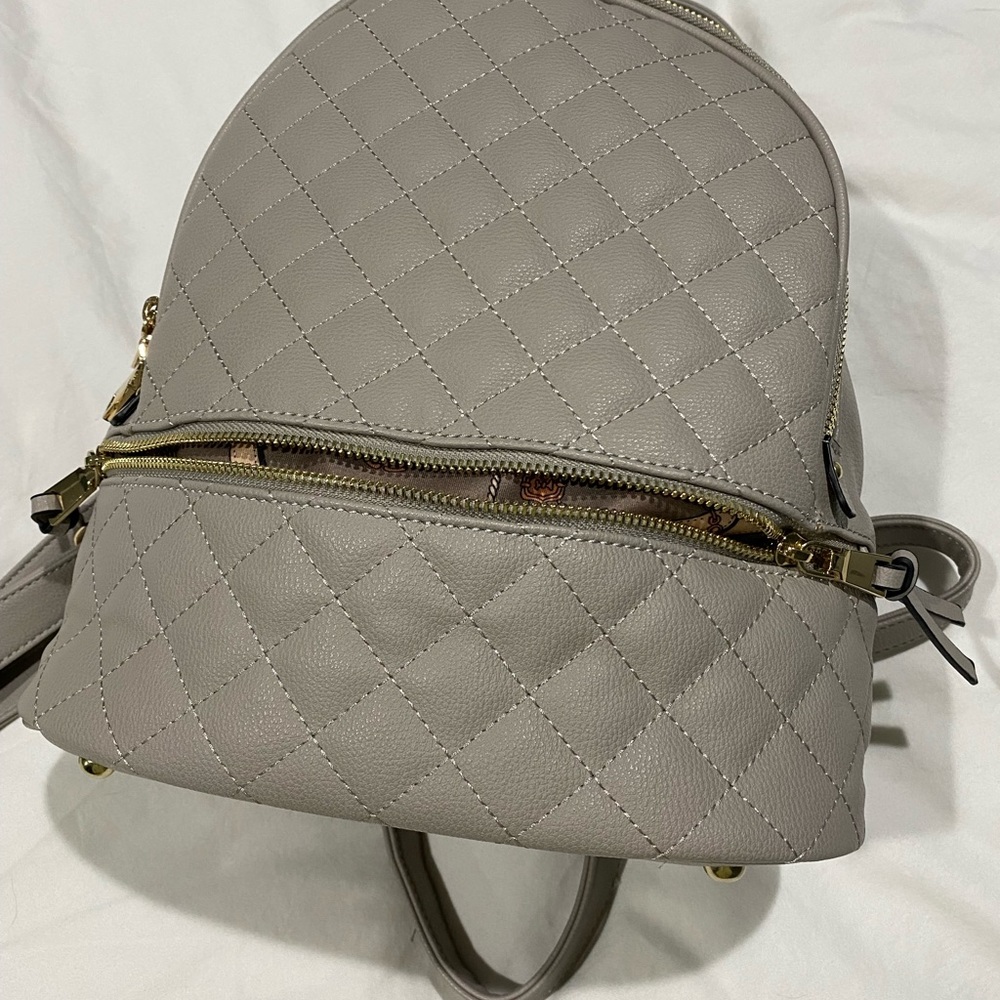 Beautiful Backpack - Picture 8 of 9